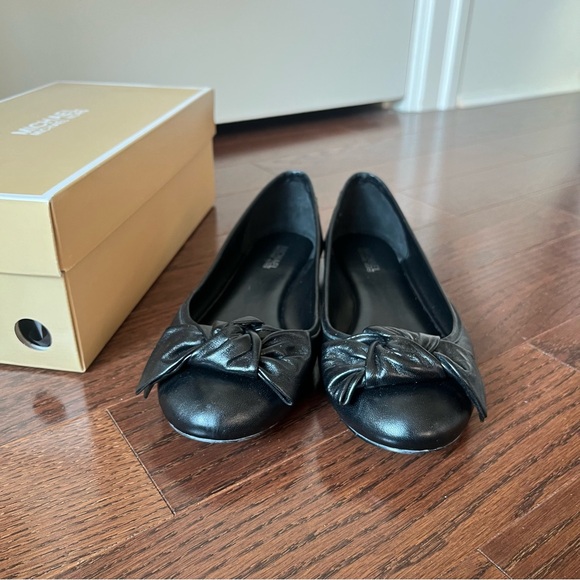 MICHAEL KORS Willa Ballet Bow Flats Black Leather Size 7 - Picture 3 of 8